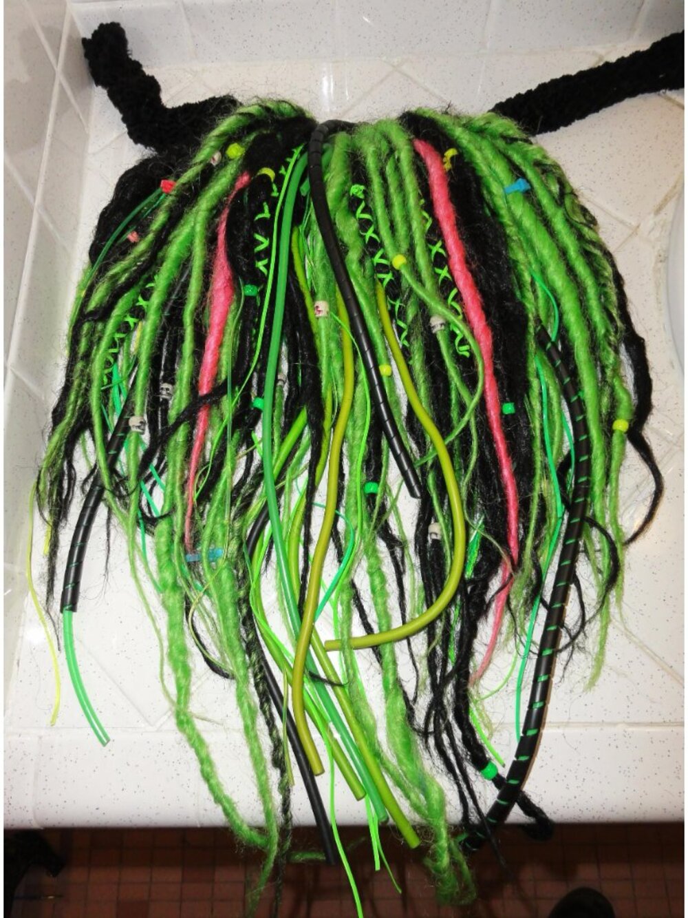 Single Green & Black Dread Falls rexlace tubing beads hair extensions dreads - Picture 2 of 16